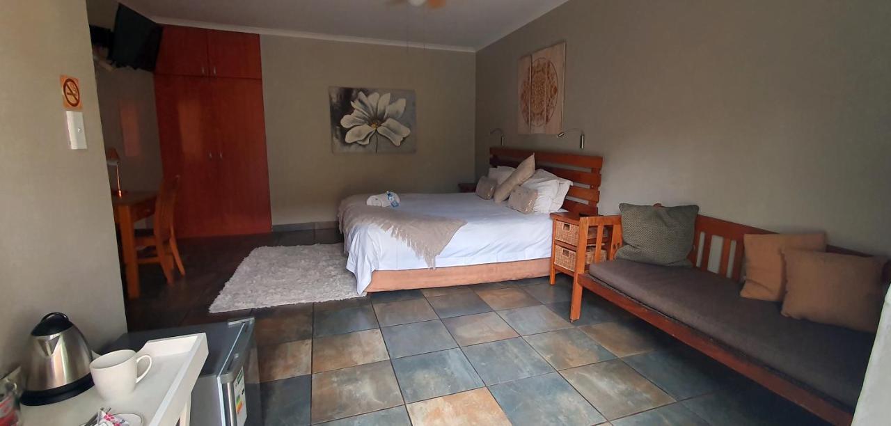 Aero Lodge Guest House Middelburg  Exterior photo